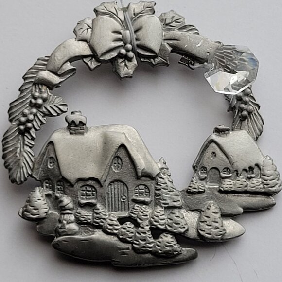 Handcrafted Pewter Christmas Wreath Ornament With Crystal Accent - Picture 3 of 10